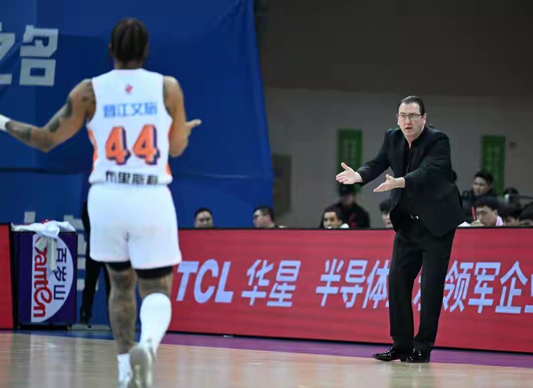 kaiyun-林庭谦20分5板8助 CBA常规赛天津106-76战胜福建 邹阳23分